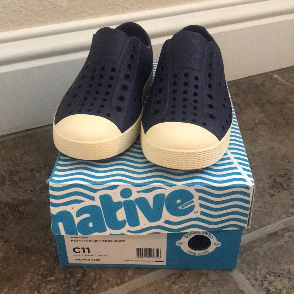 NWT - Toddler Jefferson Native Shoes Size 11